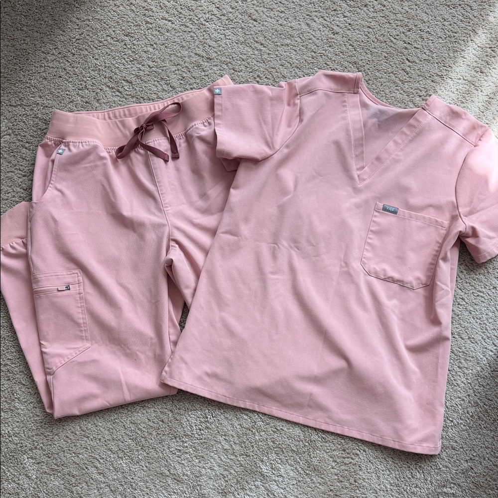 Figs Women's Light Pink Scrub Set